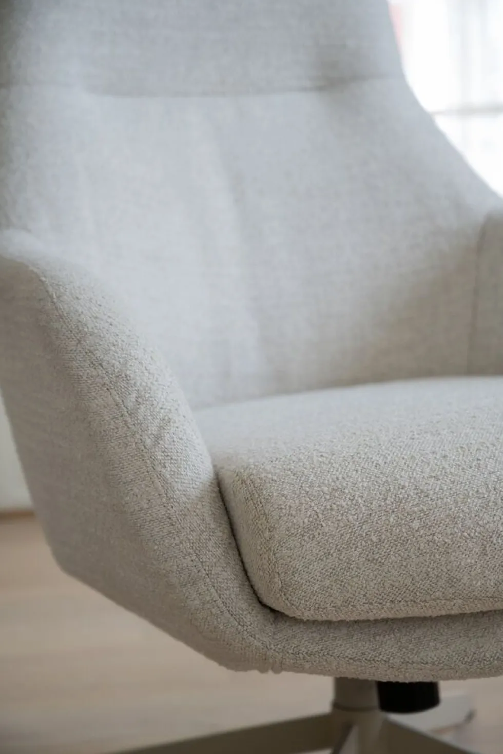 Rowico Conroe lepotuoli, vaalea beige